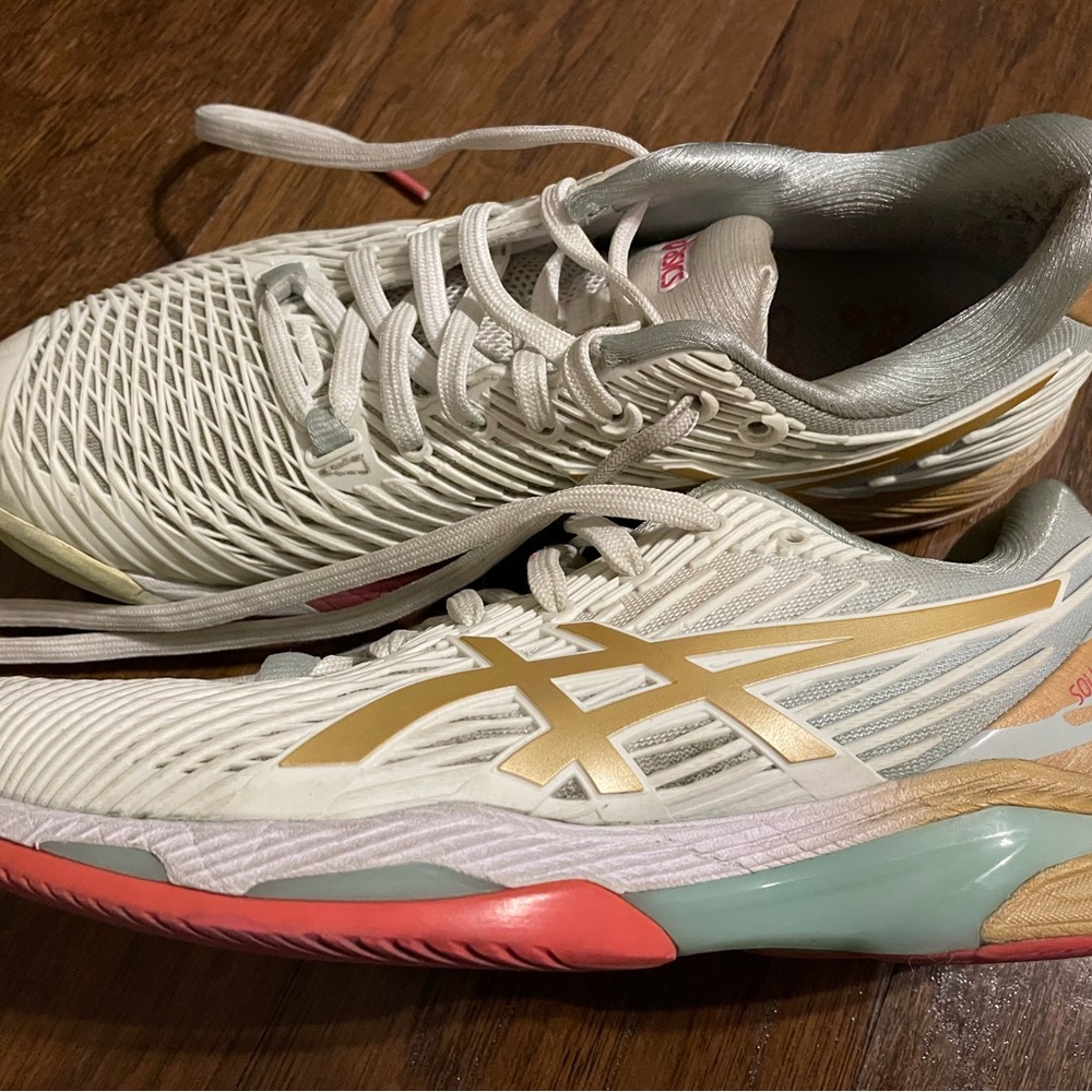 ASICS solution speed FF 2 L. E. Tennis shoes white, champagne, pink! Size 8